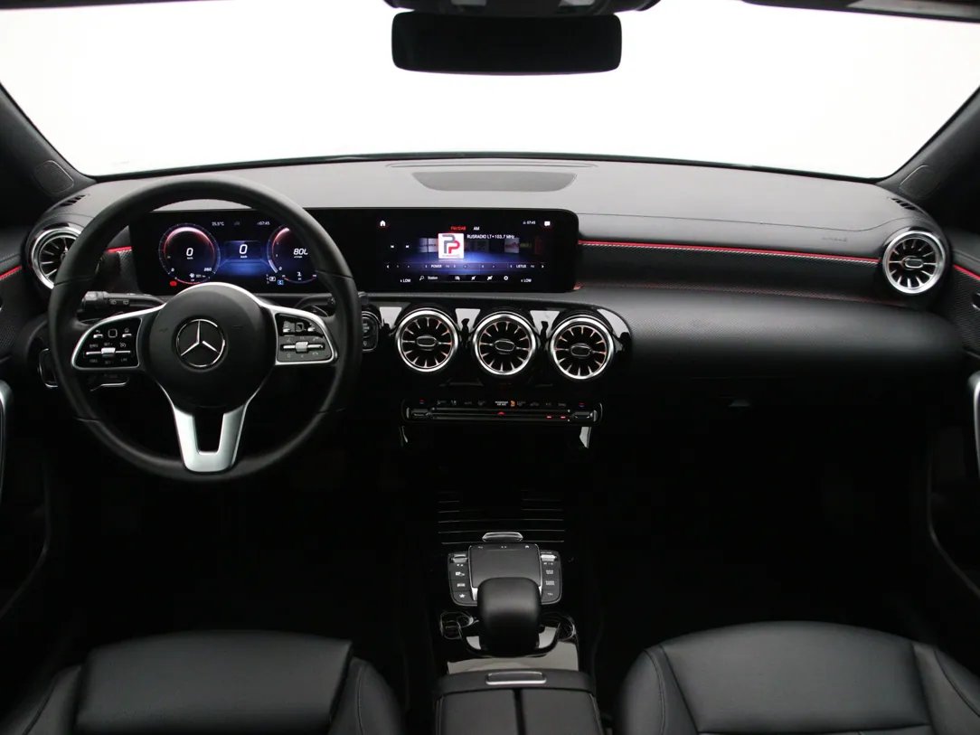 MERCEDES BENZ Cla180 — foto 3