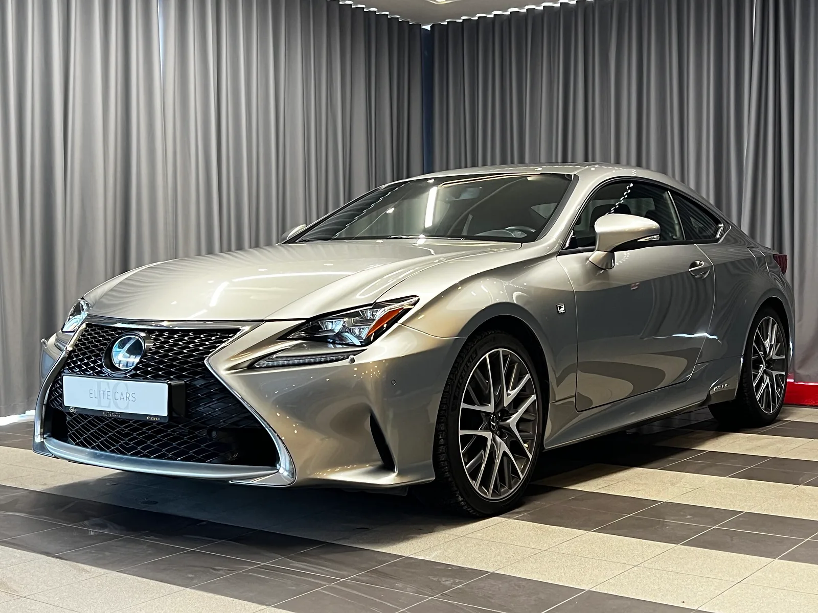 Lexus RC 300h F Sport, 2017. gads