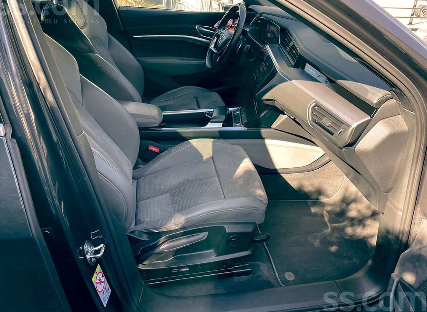 Audi E-tron — foto 4