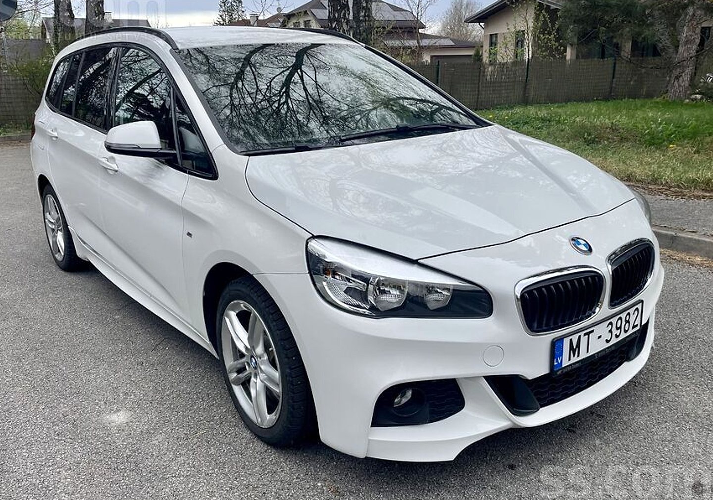 BMW 220 — foto 2