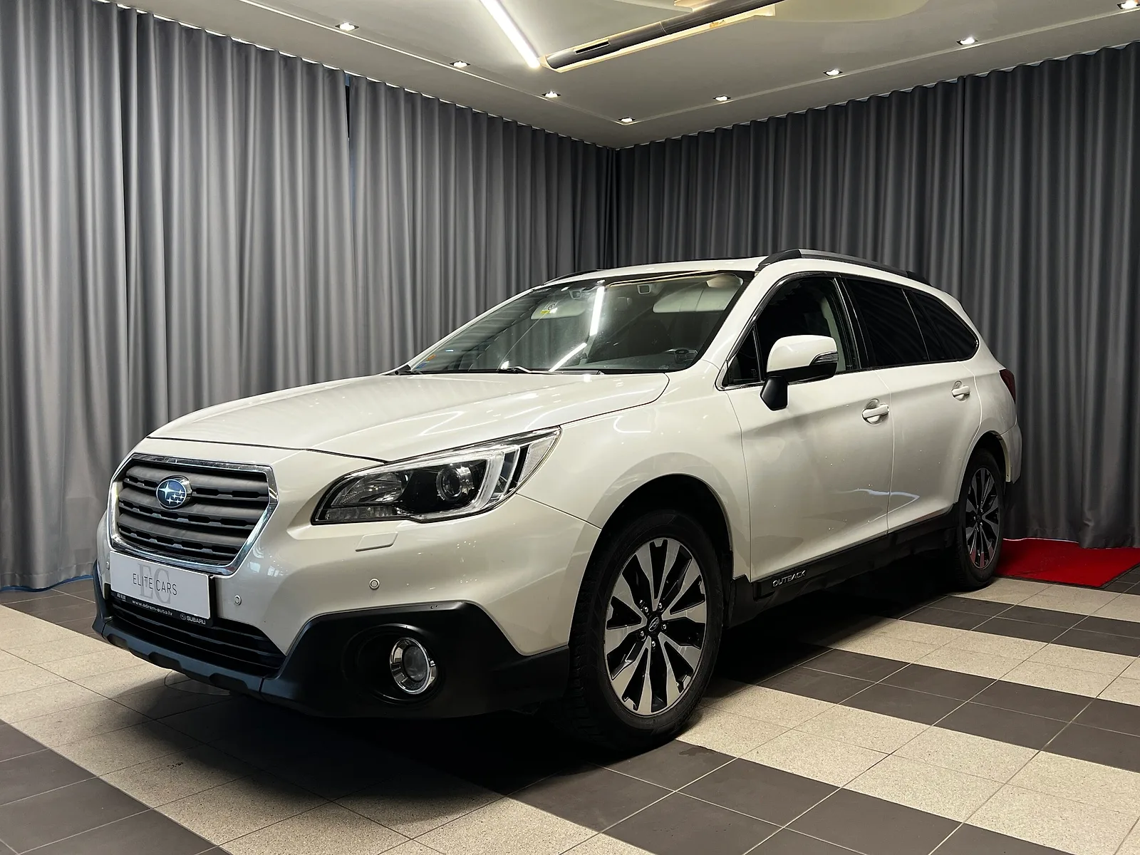 Subaru Outback, 2017. gads