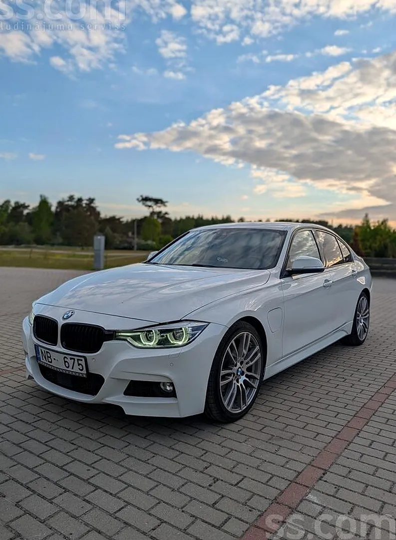 BMW 330, 2016. gads