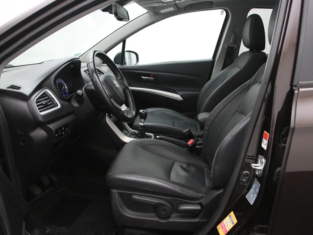 SUZUKI Sx4 — foto 5