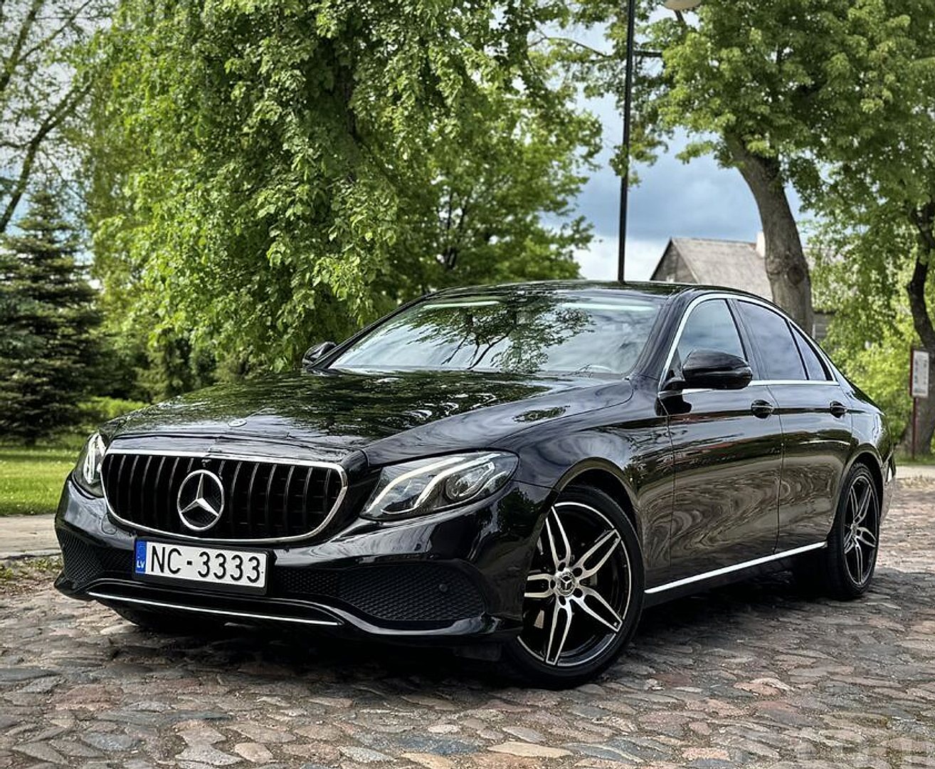 Mercedes-Benz E220 — foto 2
