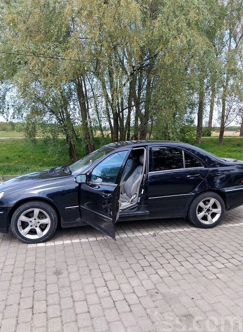 Mercedes-Benz C200 — foto 3