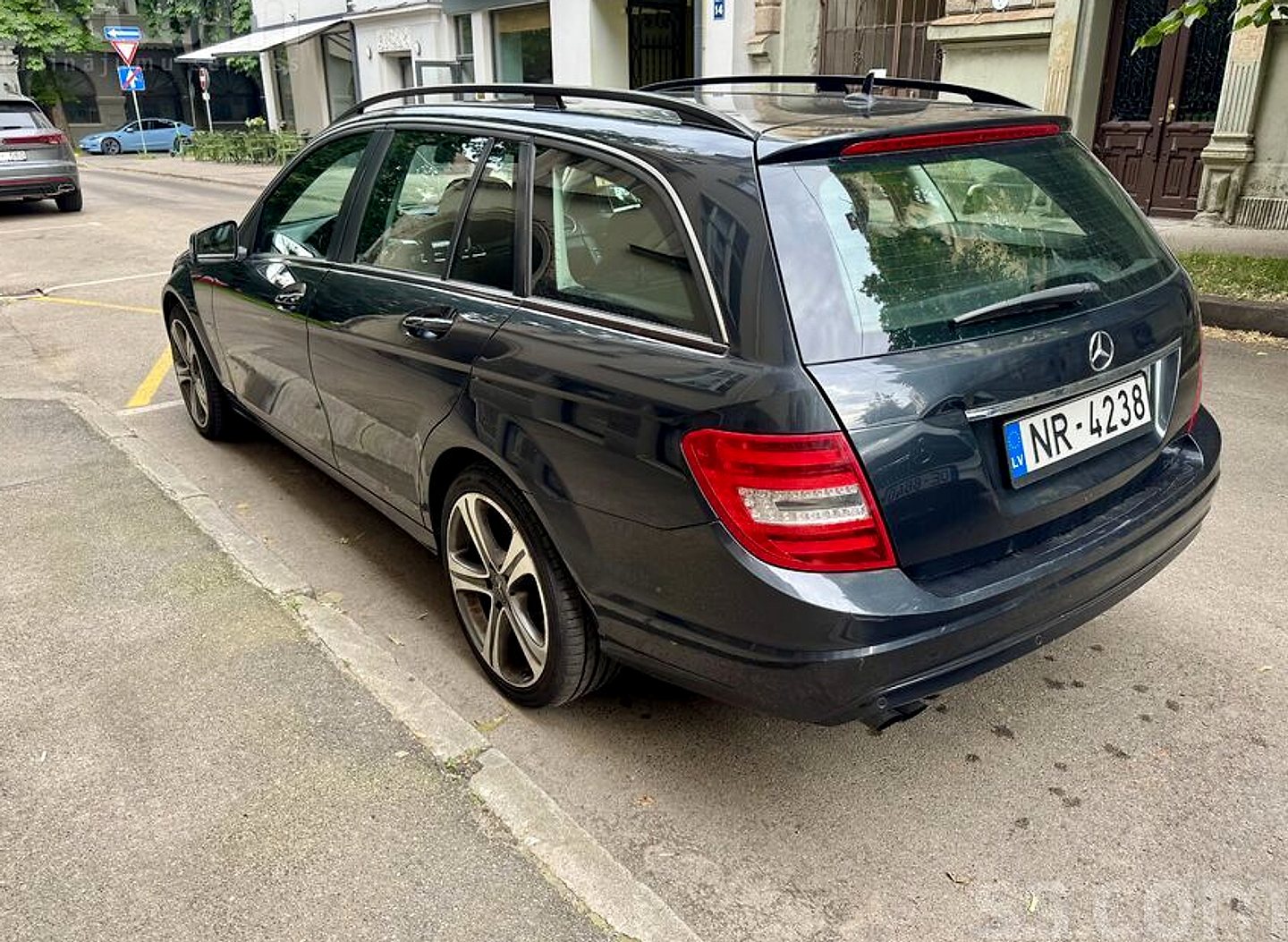 Mercedes-Benz C180 — foto 2