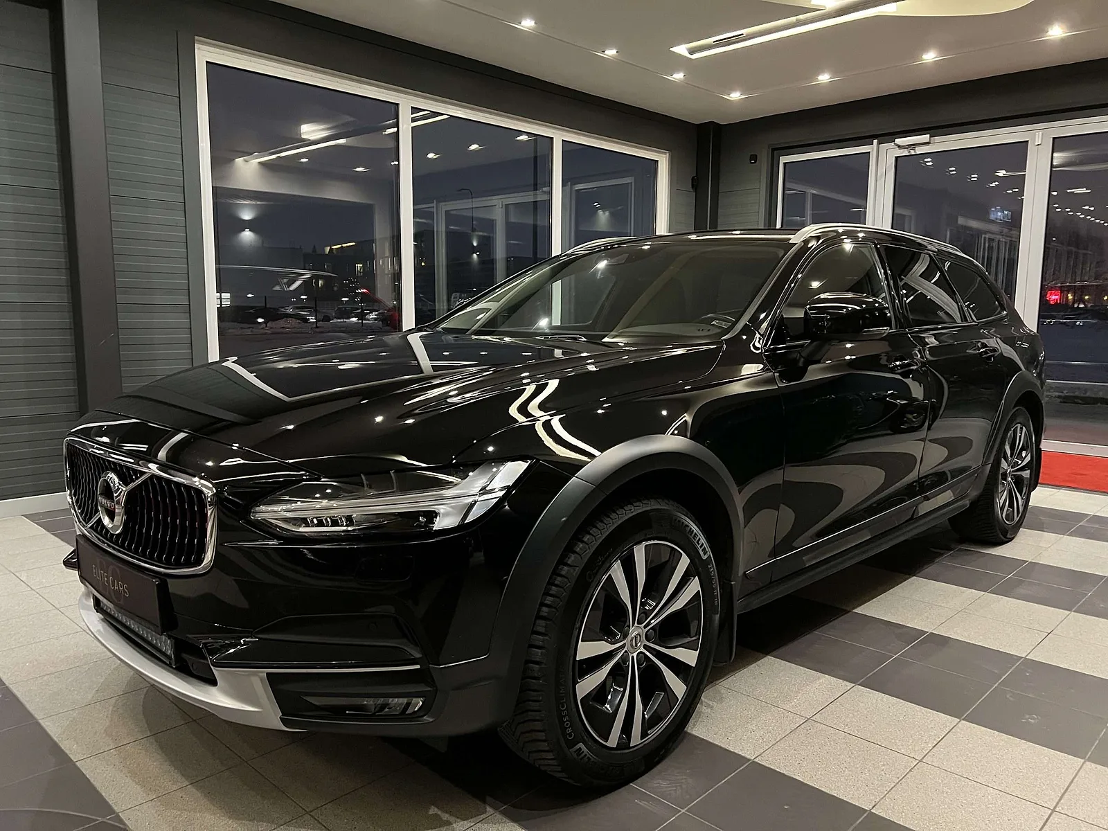 Volvo V90 Cross Country, 2020. gads