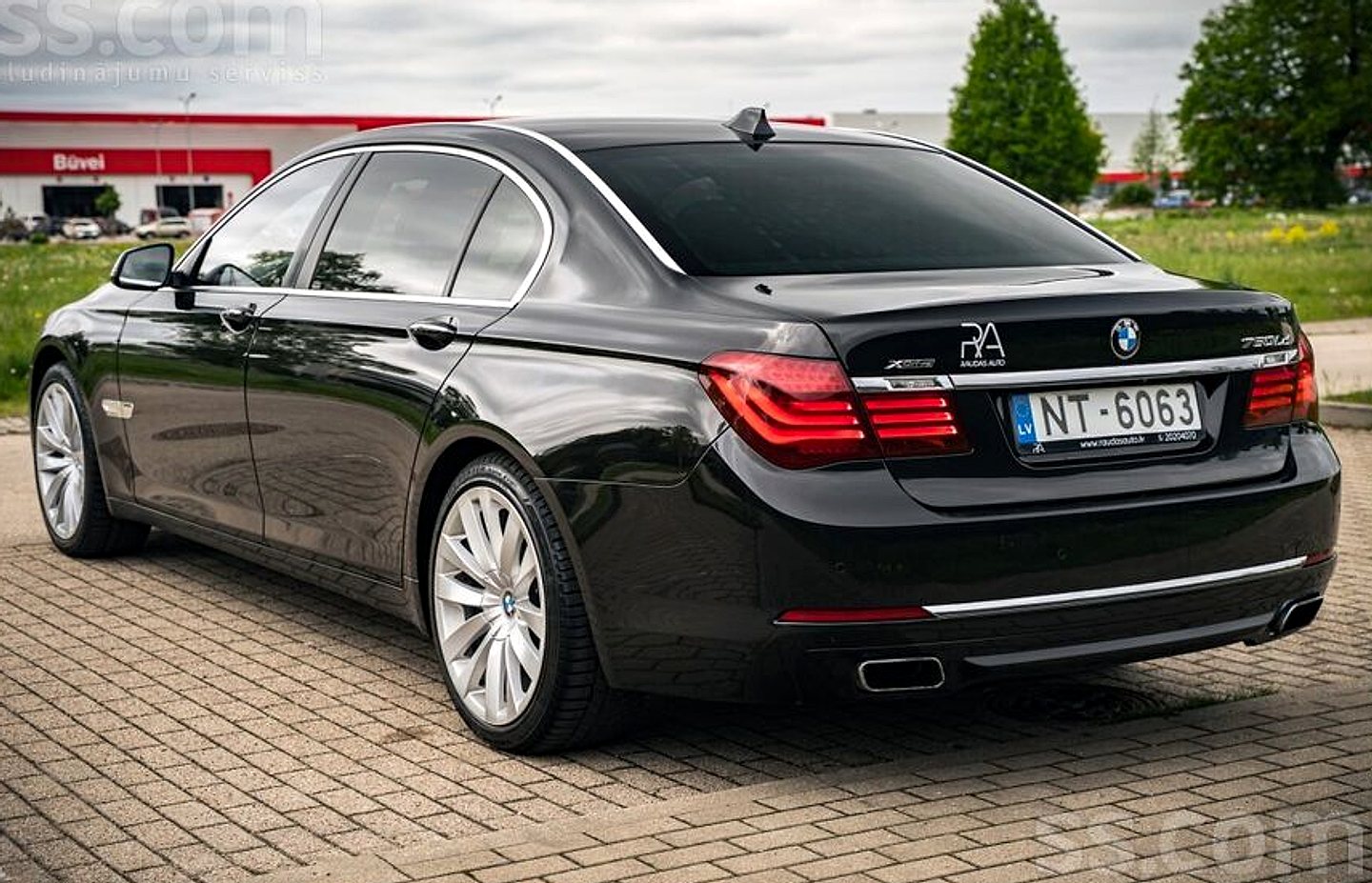BMW 750 — foto 6