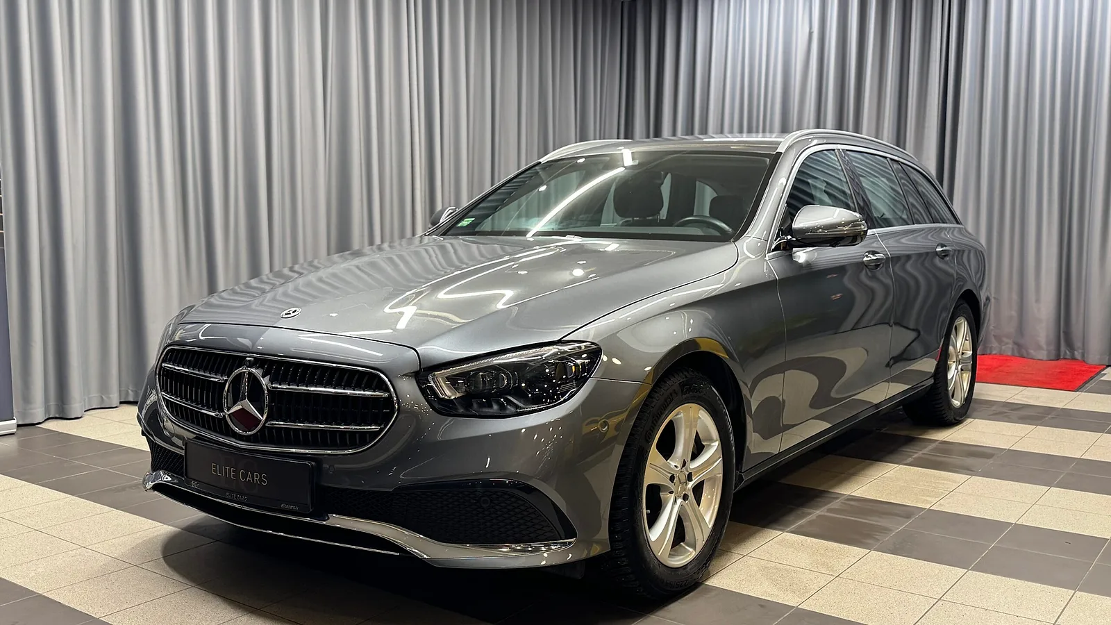 Mercedes-Benz E300, 2022. gads