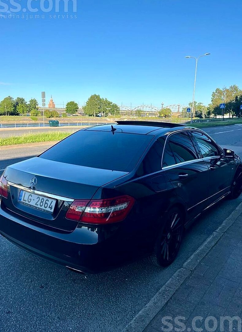 Mercedes-Benz E350 — foto 2
