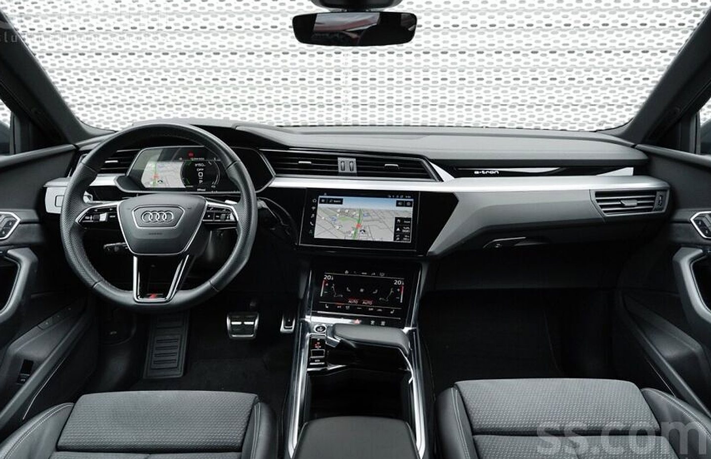 Audi E-tron — foto 6