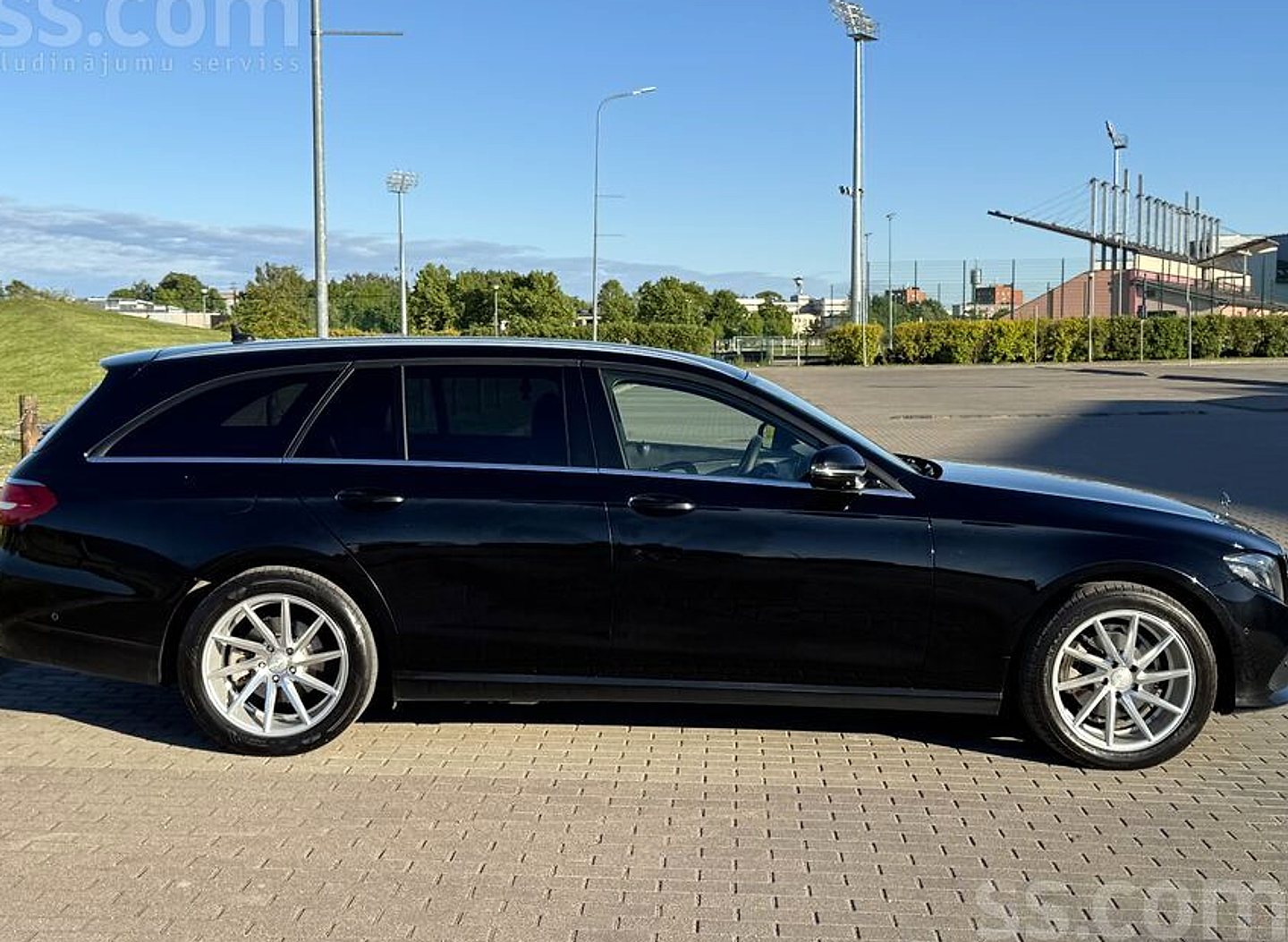 Mercedes-Benz E220 — foto 2