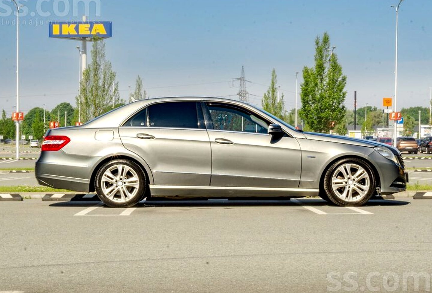 Mercedes-Benz E220 — foto 4