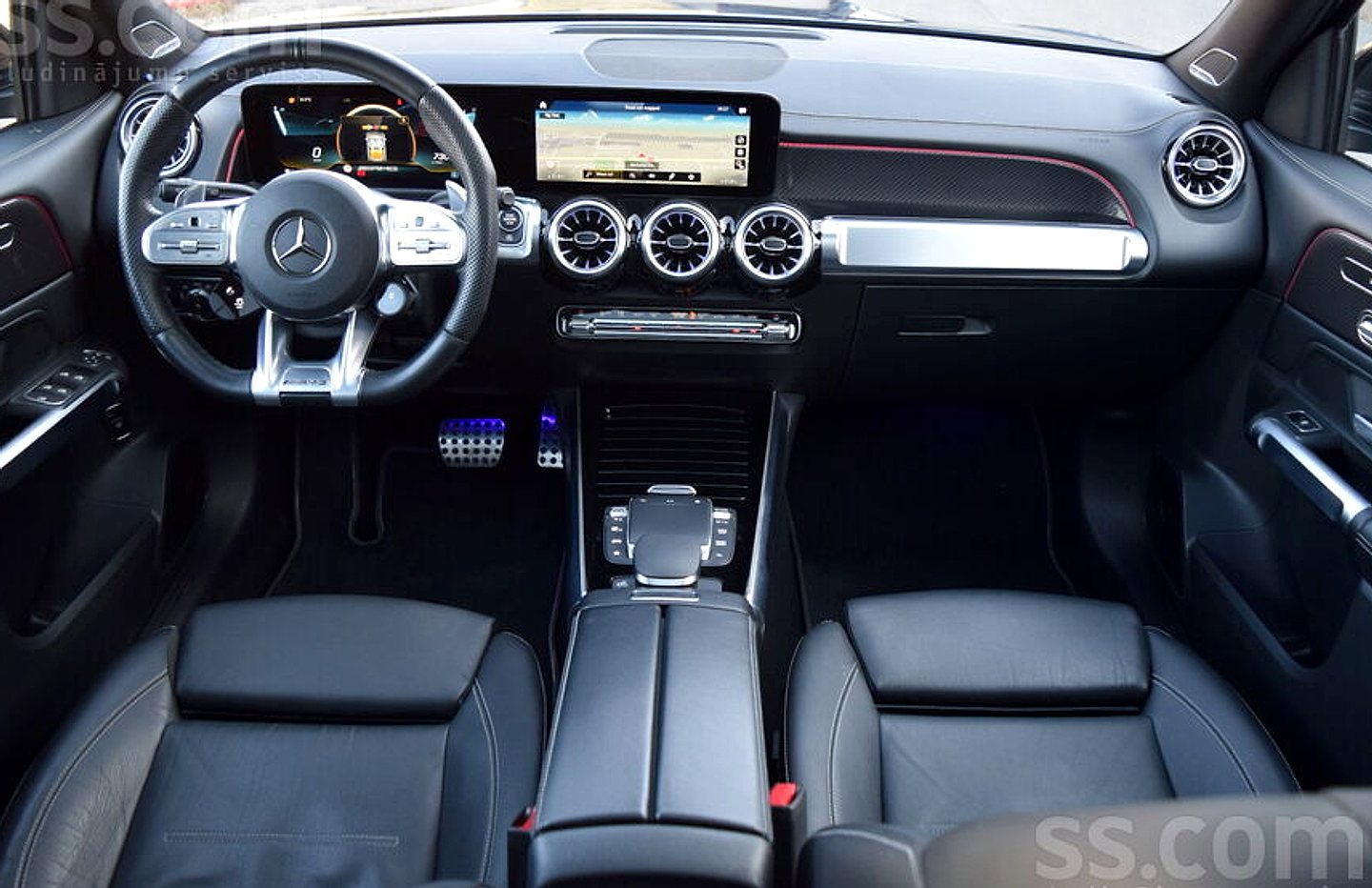 Mercedes-Benz GLB 35 AMG — foto 4