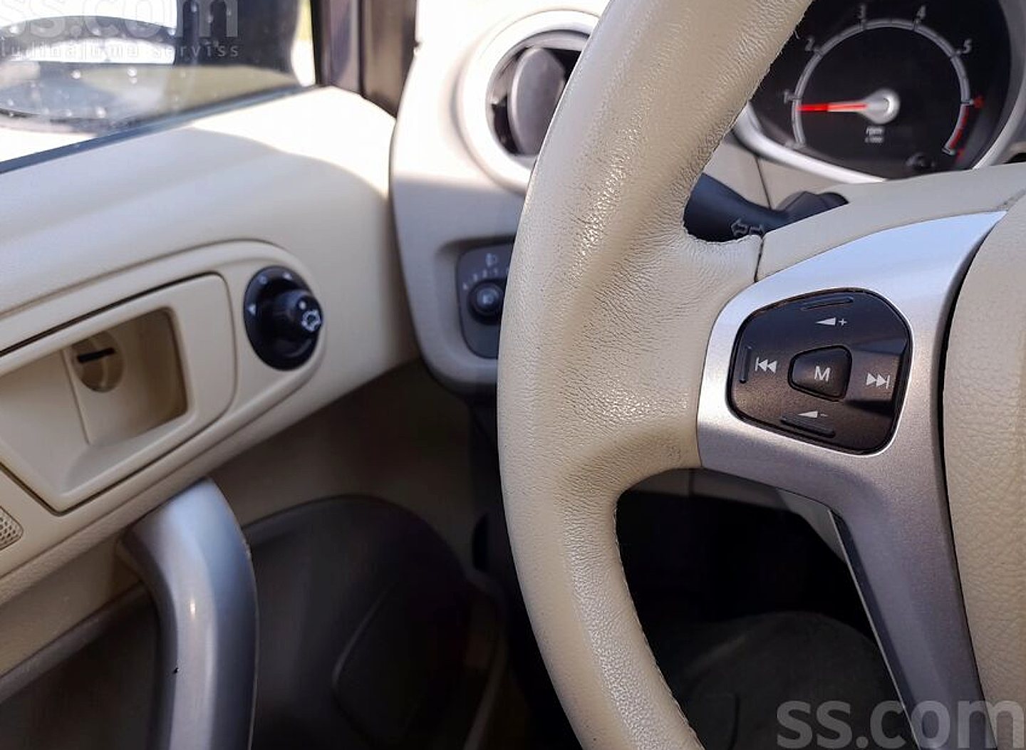 Ford Fiesta — foto 2