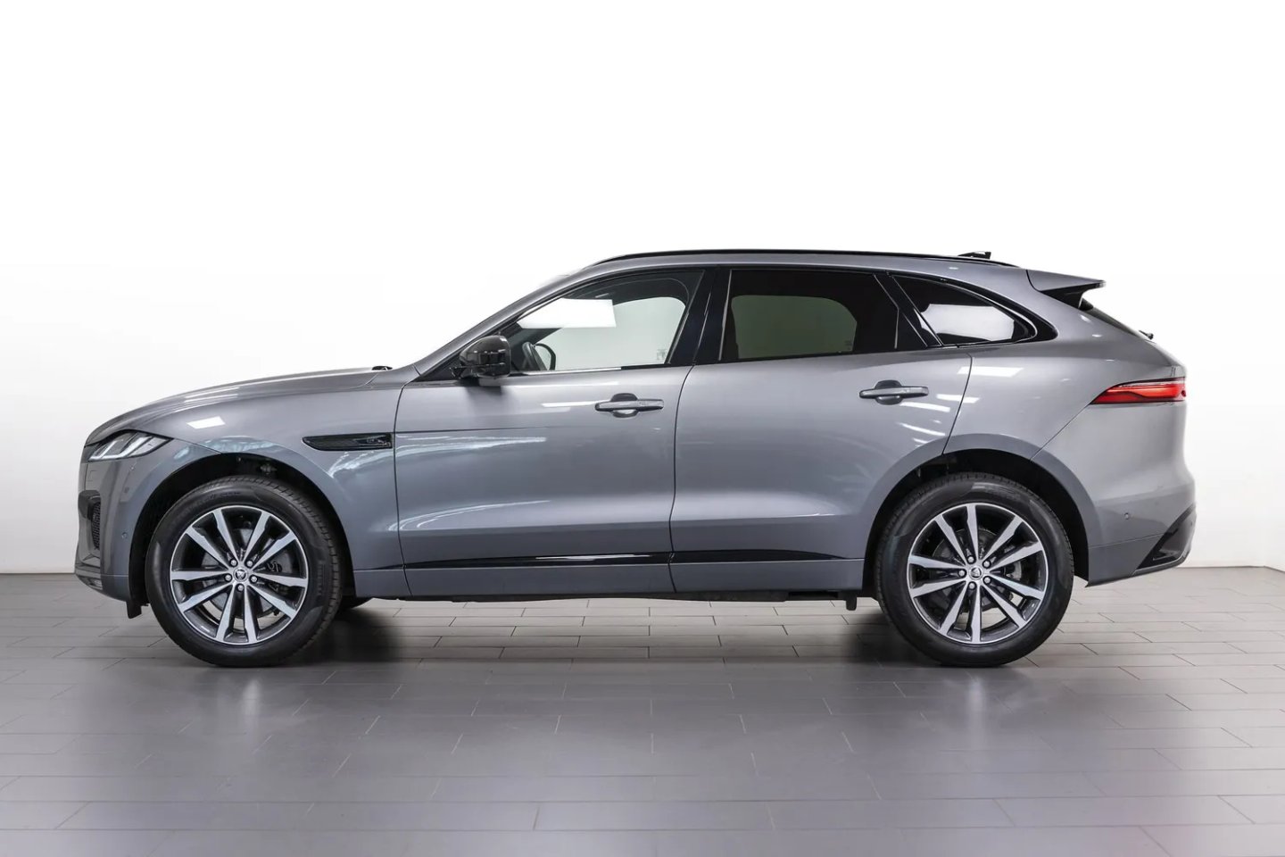 Jaguar F PACE — foto 2