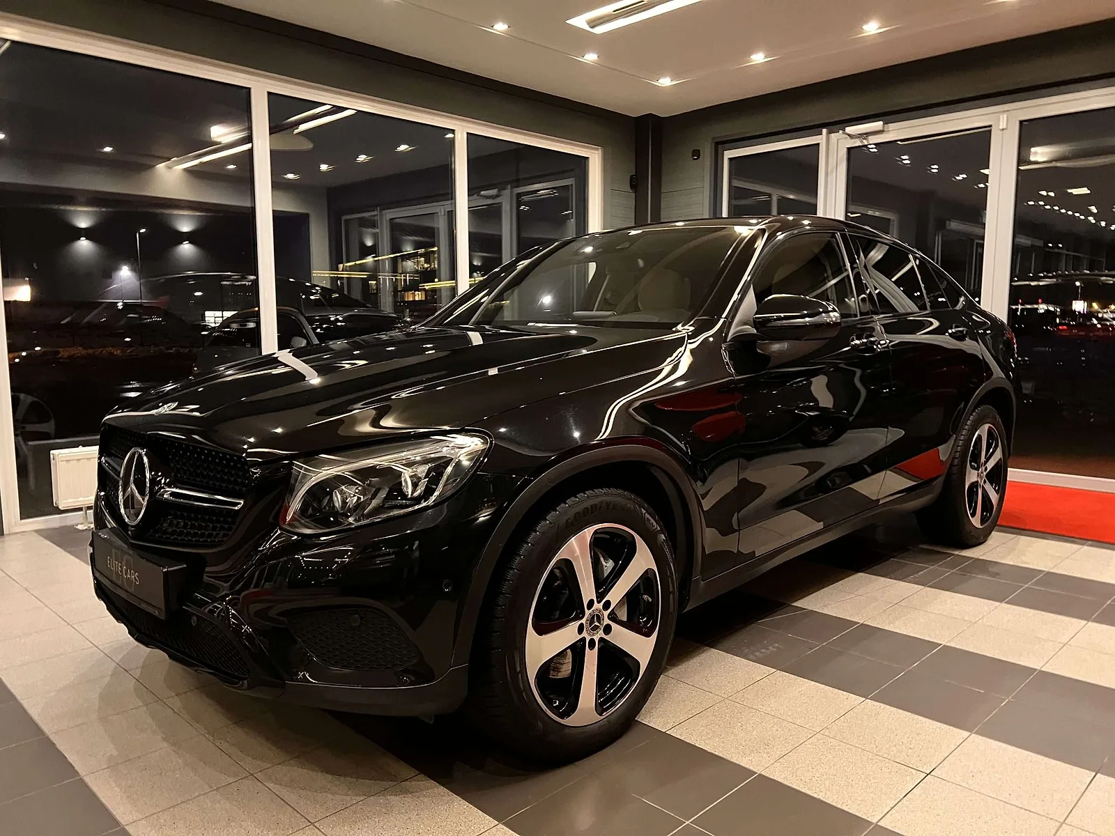 Mercedes-Benz GLC, 2017. gads