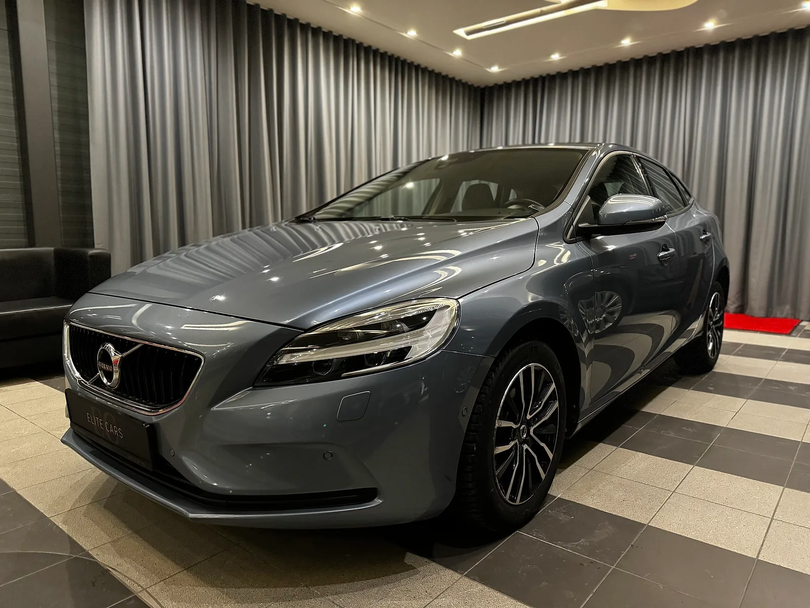 Volvo V40, 2017. gads