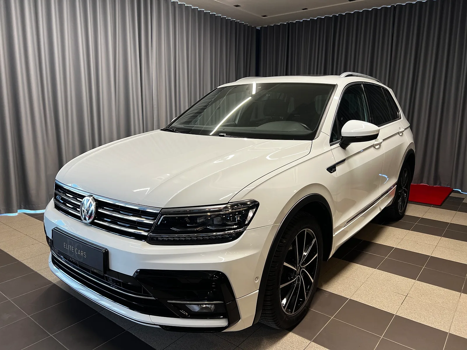 Volkswagen Tiguan R L ine, 2018. gads
