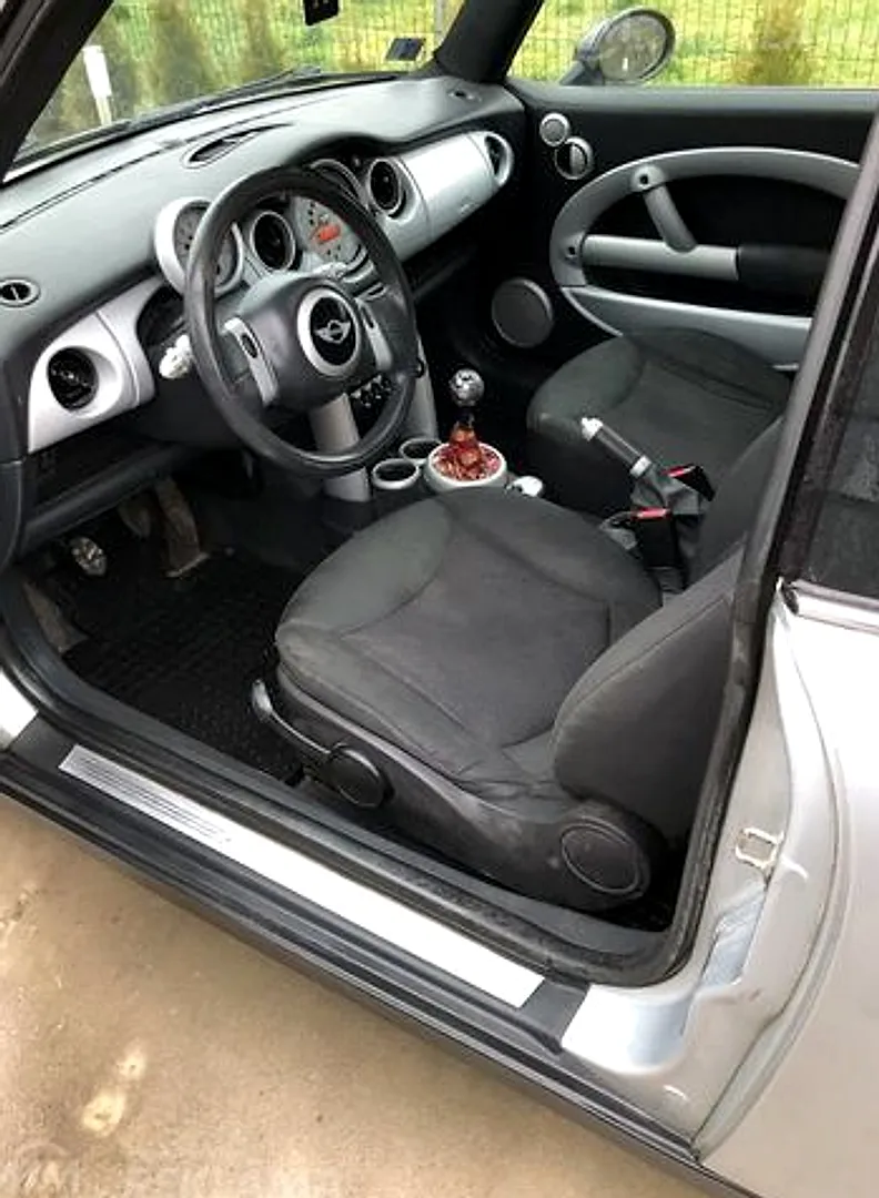 MINI Cooper, 2001. gads