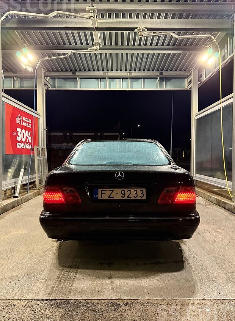 Mercedes-Benz E320 — foto 2