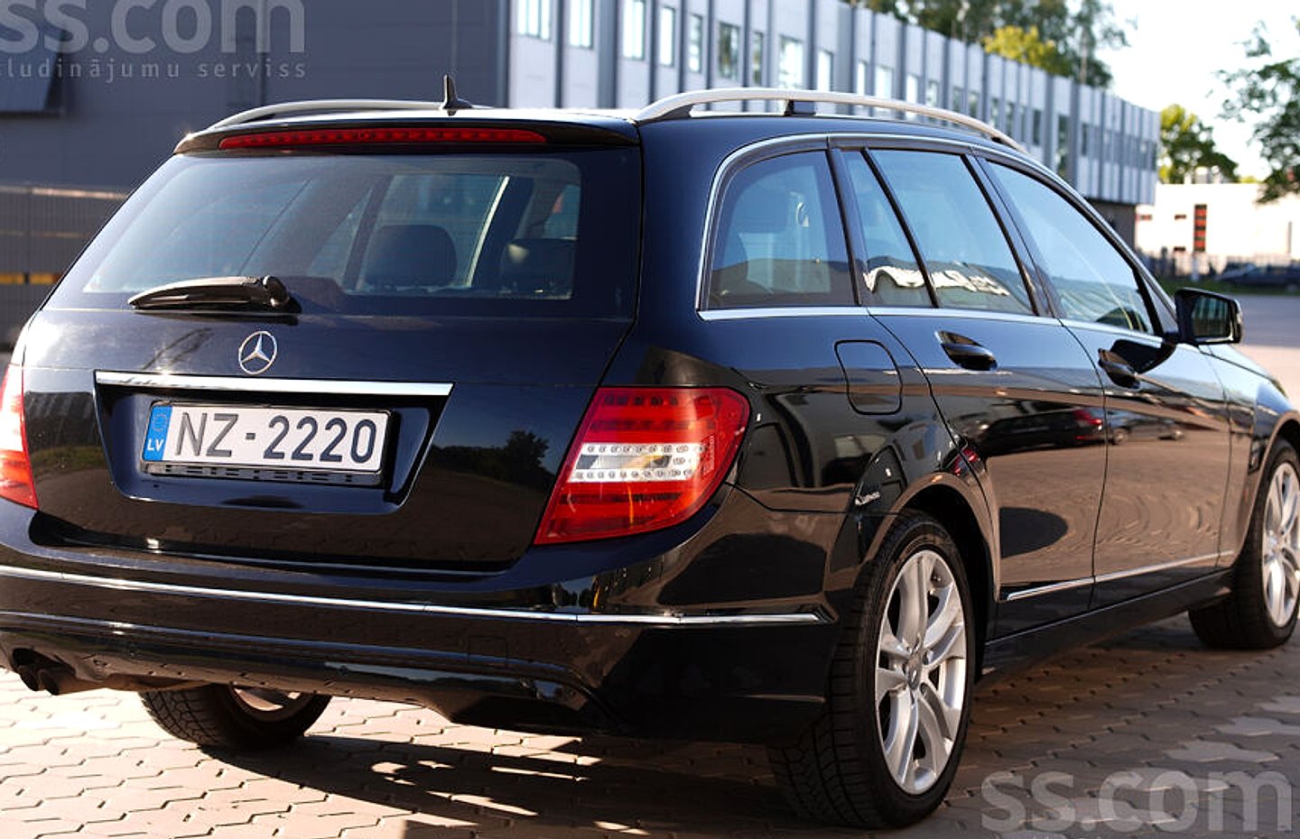 Mercedes-Benz C200 — foto 5