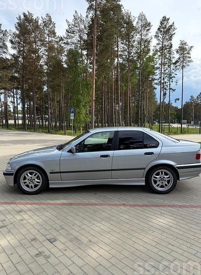 BMW 323 — foto 2