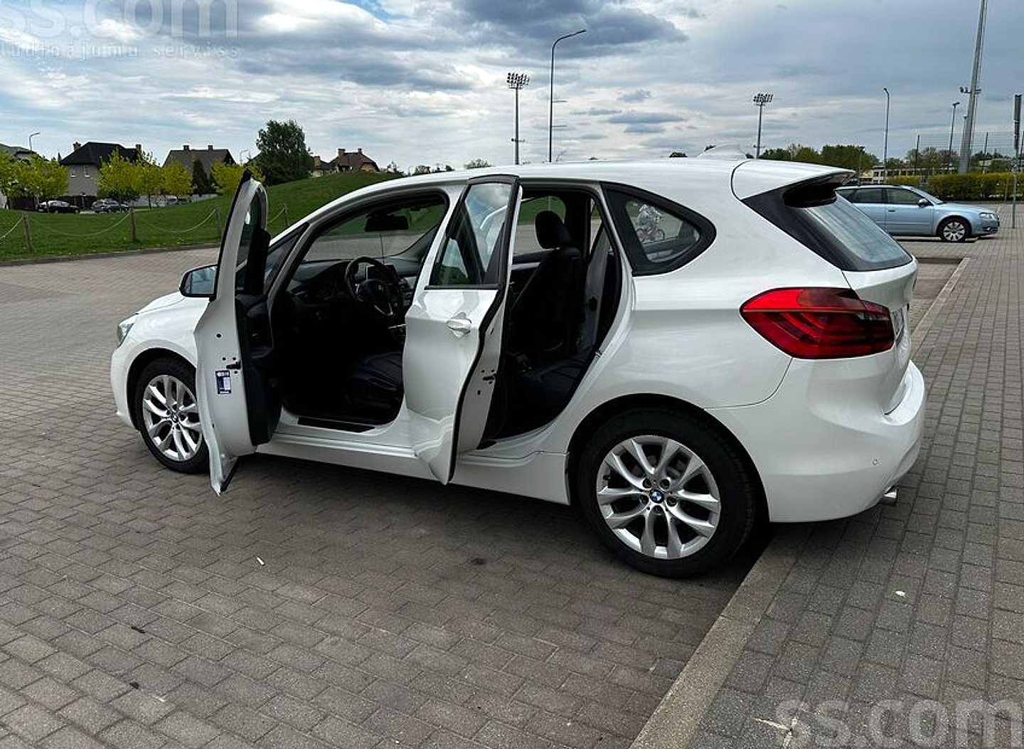 BMW 218 — foto 2
