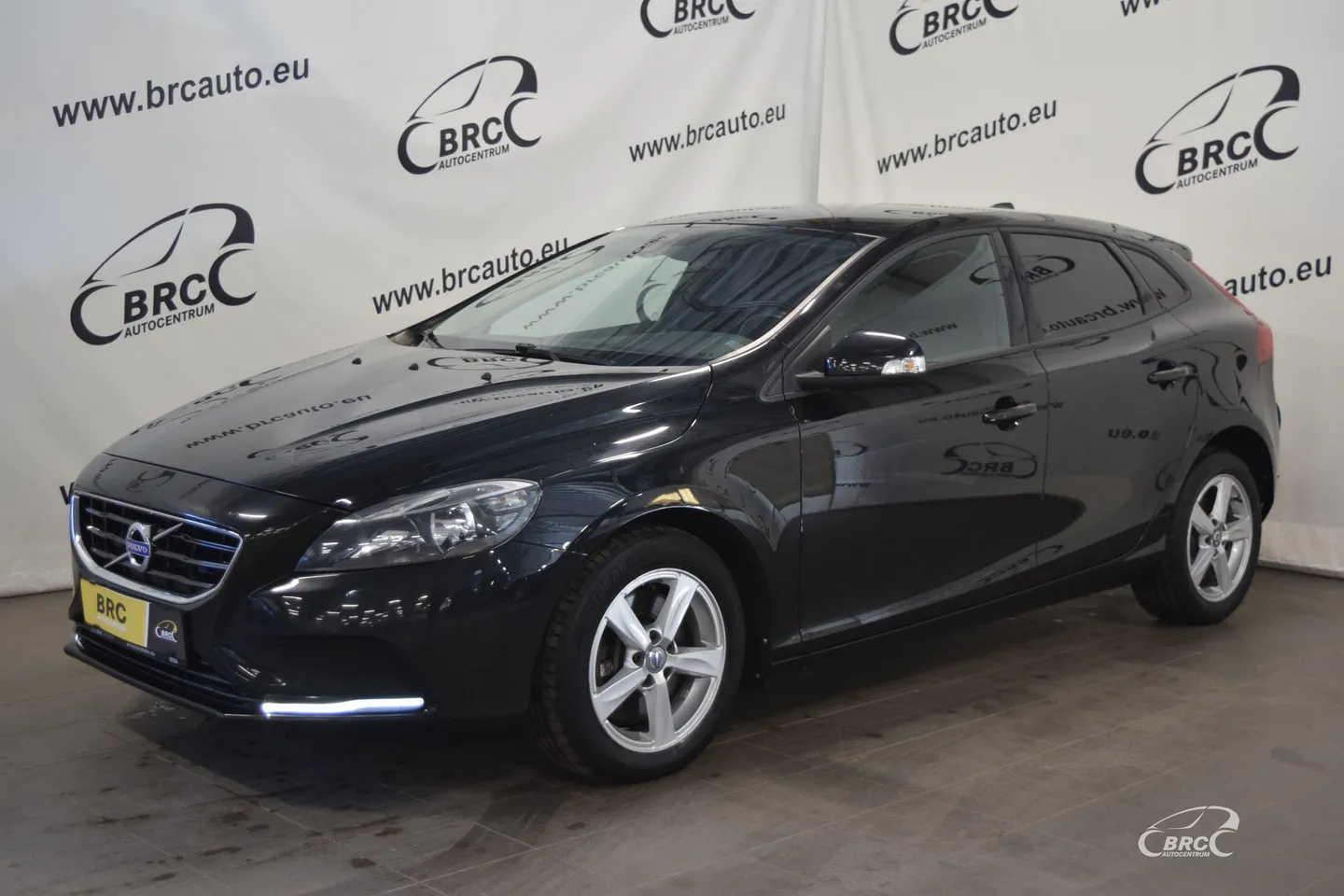 Volvo V40, 2016. gads