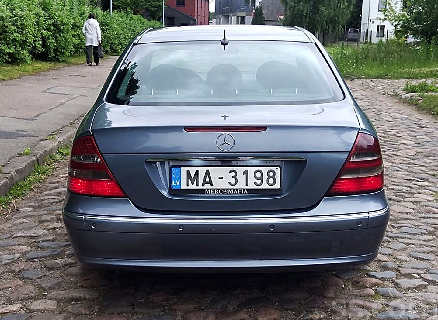 Mercedes-Benz E270 — foto 6