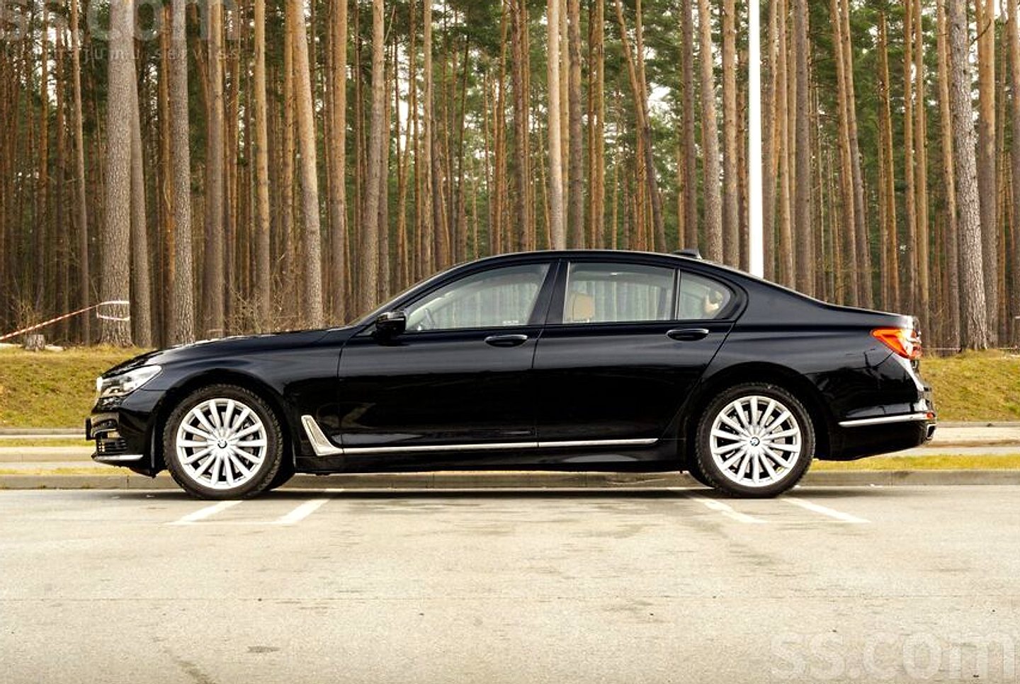 BMW 750 — foto 4