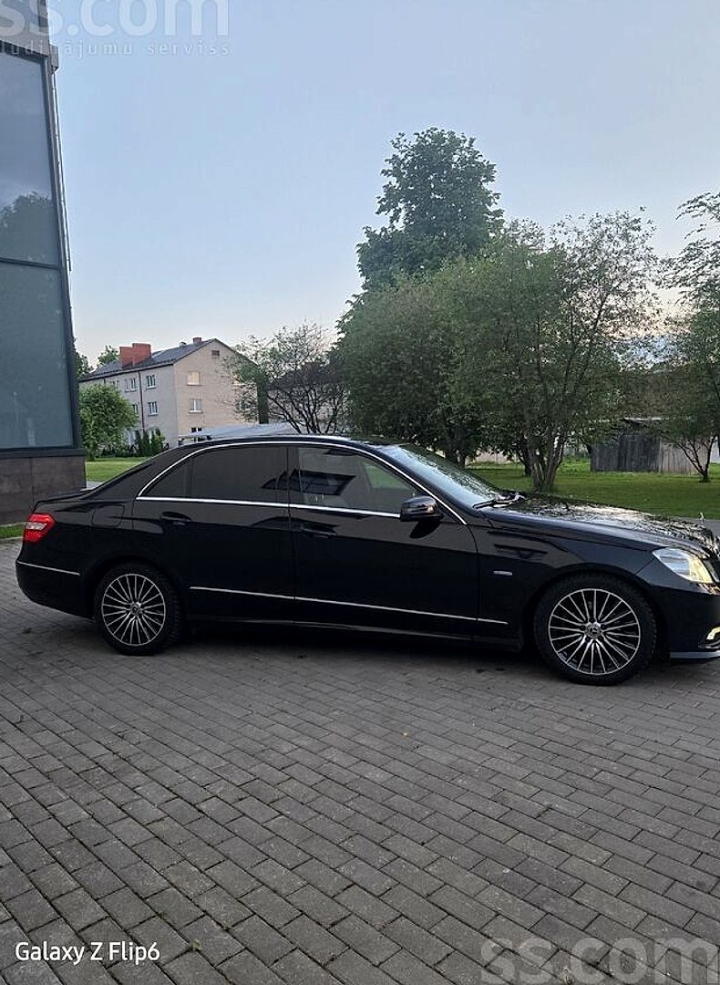 Mercedes-Benz E200 — foto 2