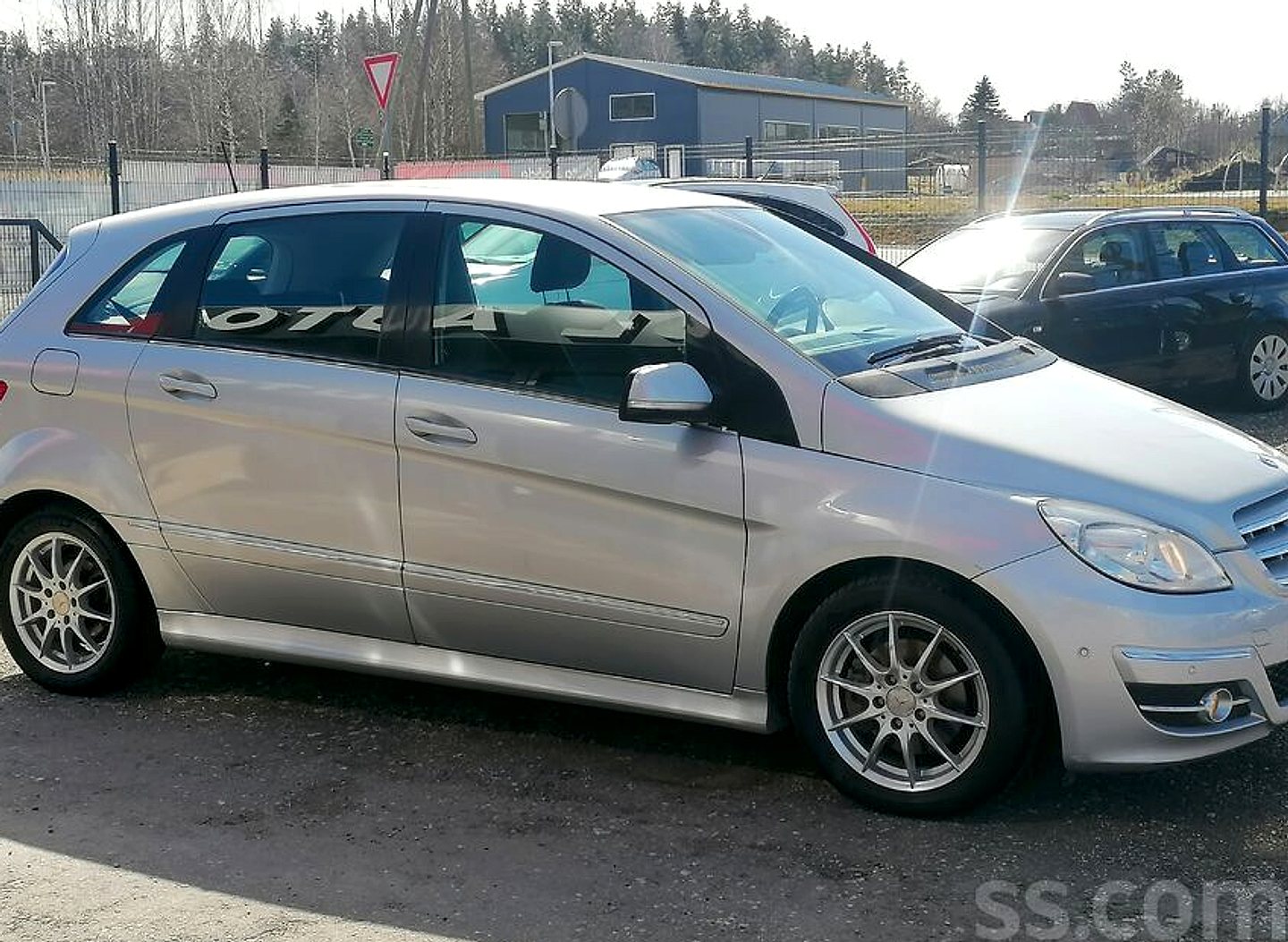 Mercedes-Benz B180 — foto 4
