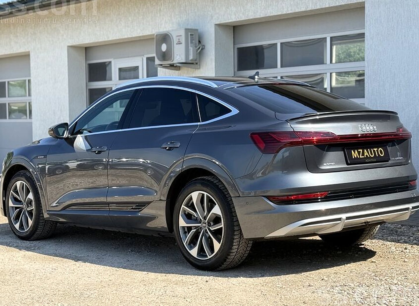 Audi E-tron — foto 5