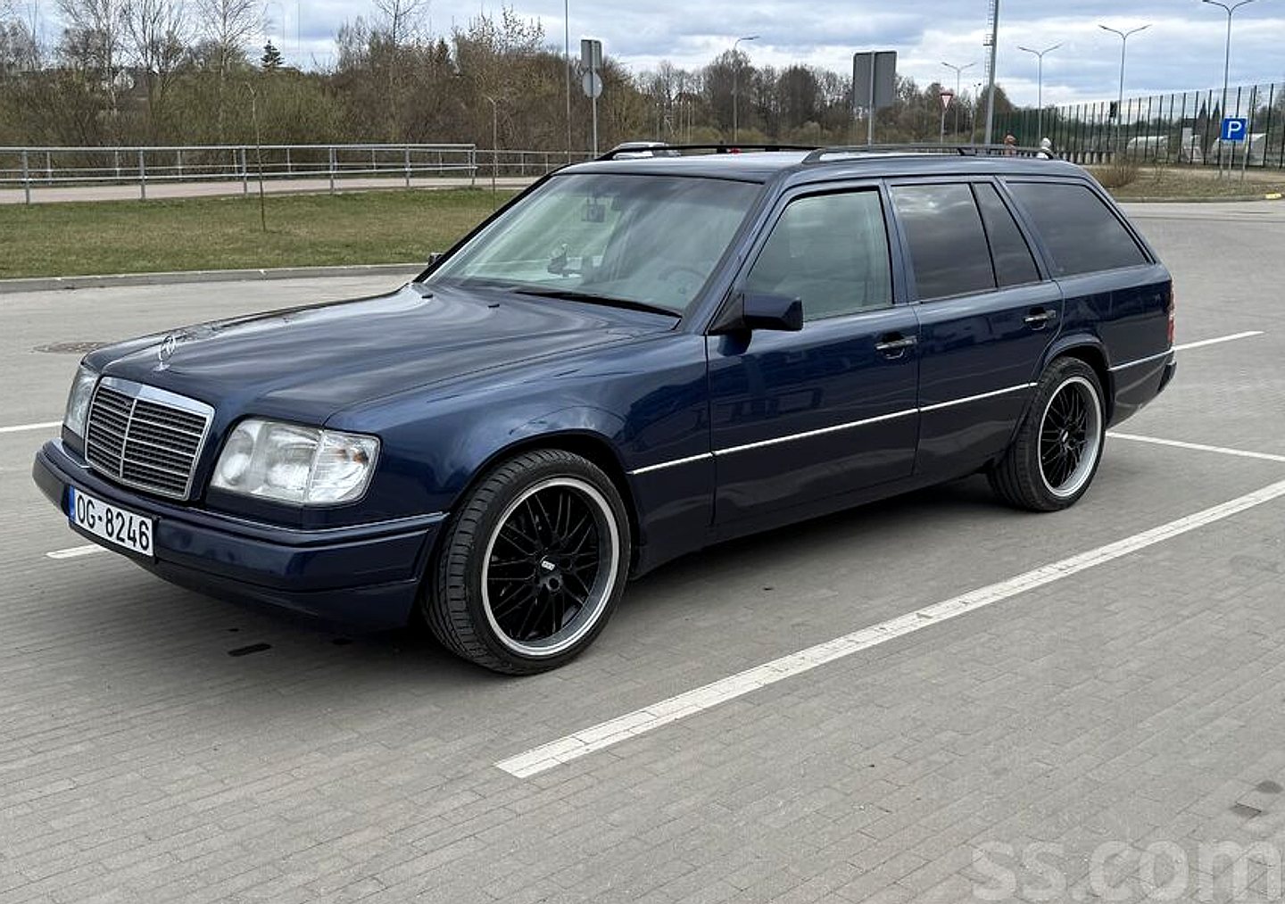 Mercedes-Benz E220 — foto 4
