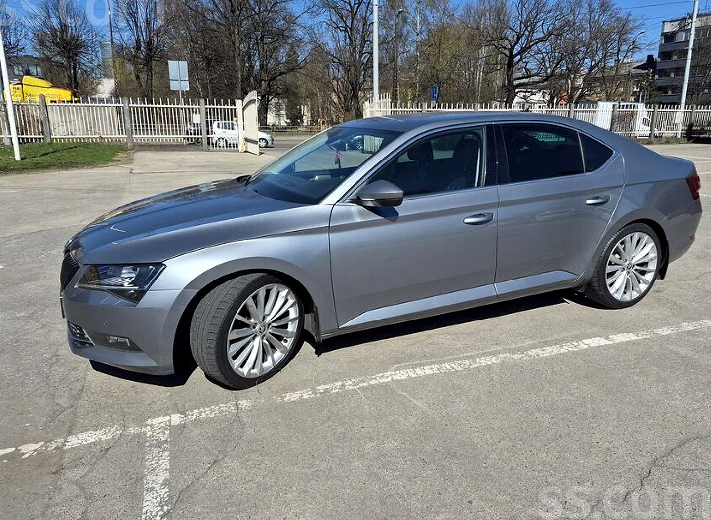 Škoda Superb — foto 2