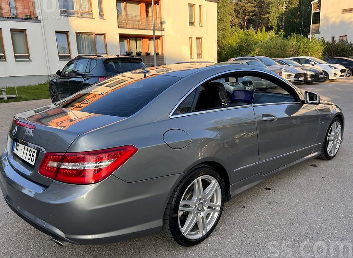 Mercedes-Benz E350 — foto 2