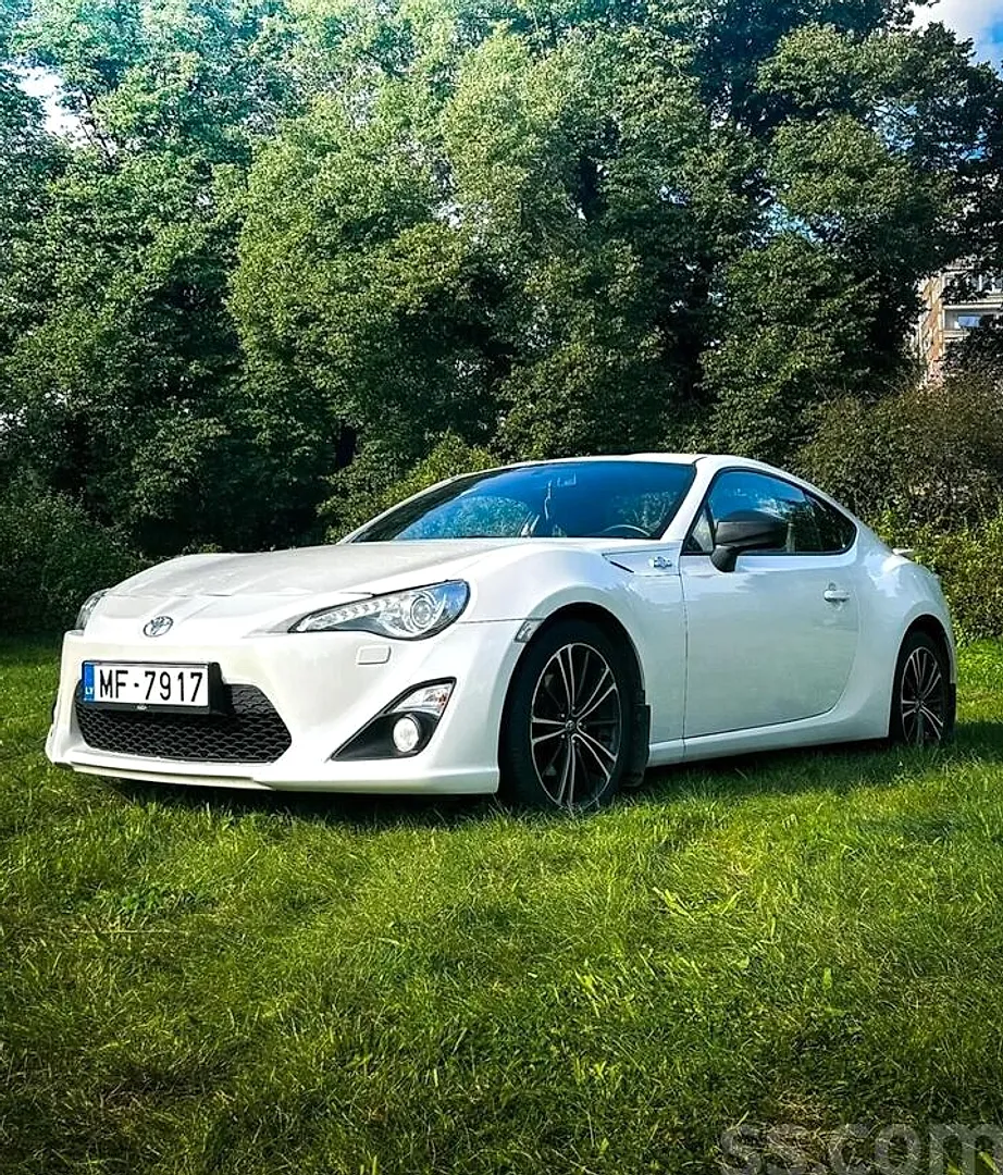 Toyota GT 86, 2012. gads