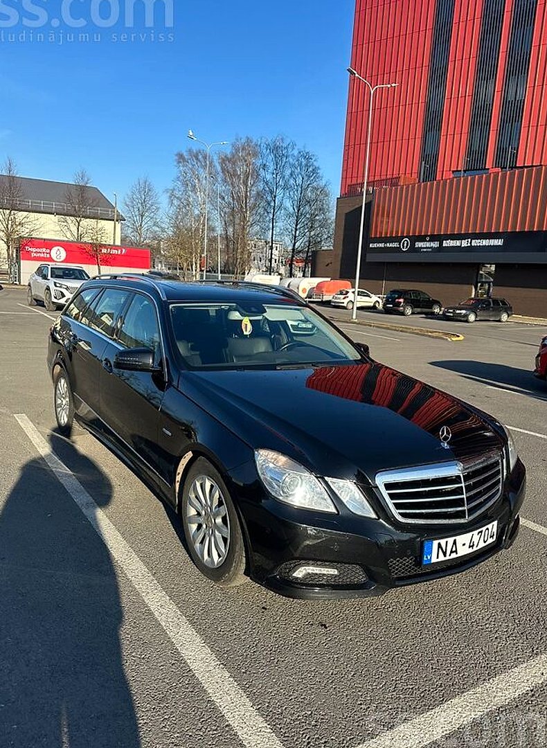 Mercedes-Benz E350 — foto 2