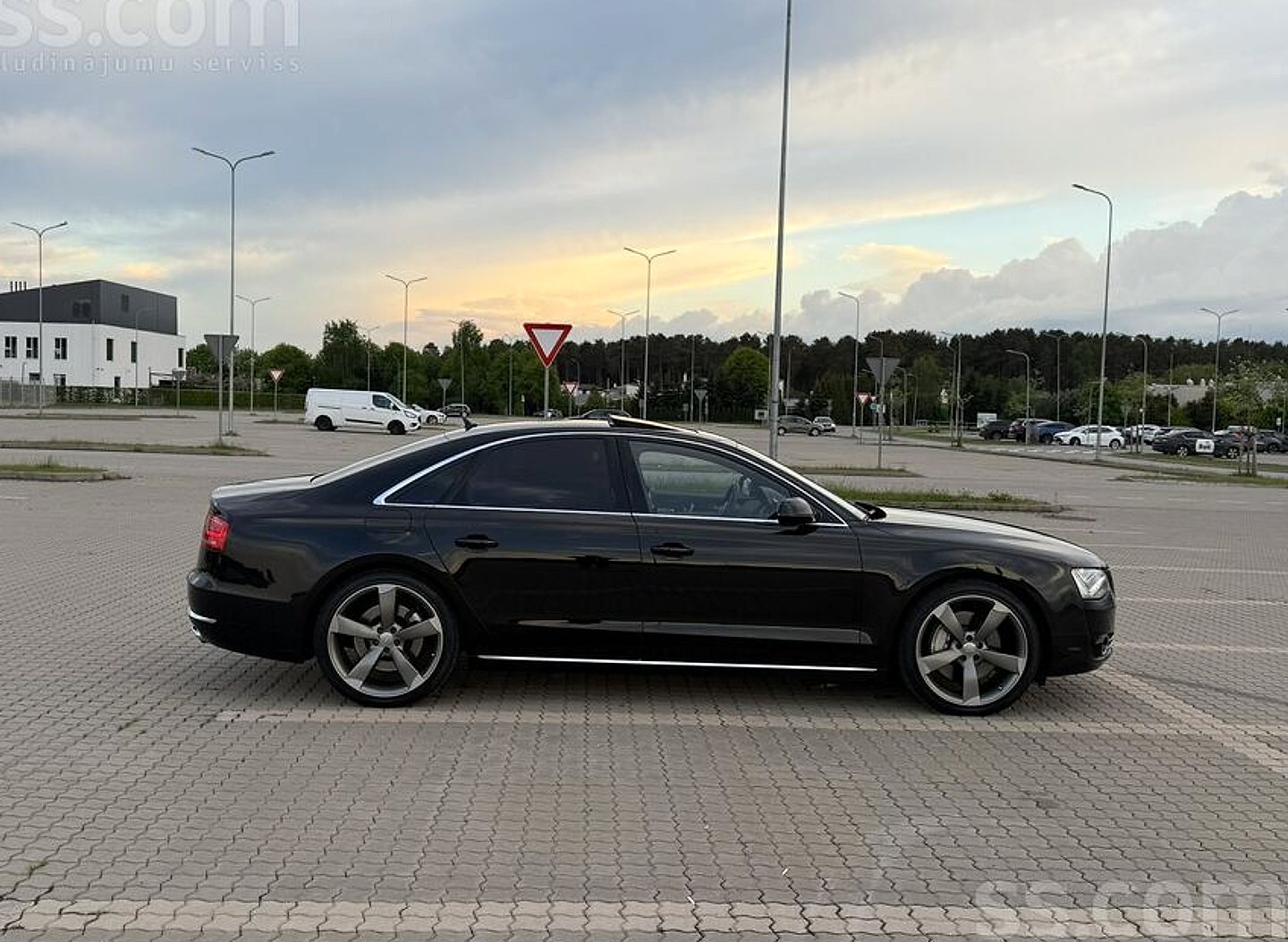 Audi A8 — foto 2