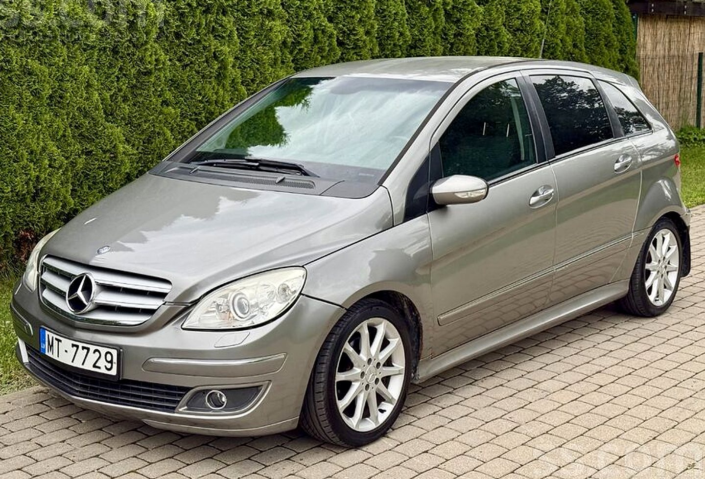 Mercedes-Benz B200 — foto 2