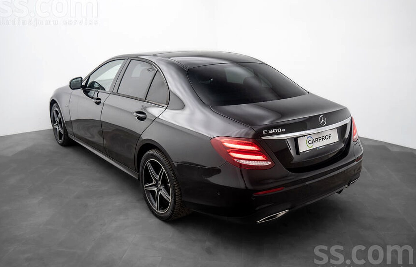 Mercedes-Benz E300 — foto 6