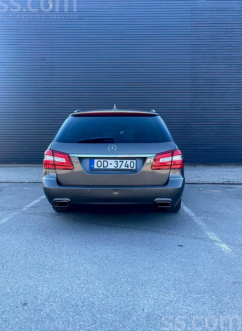Mercedes-Benz E200 — foto 4