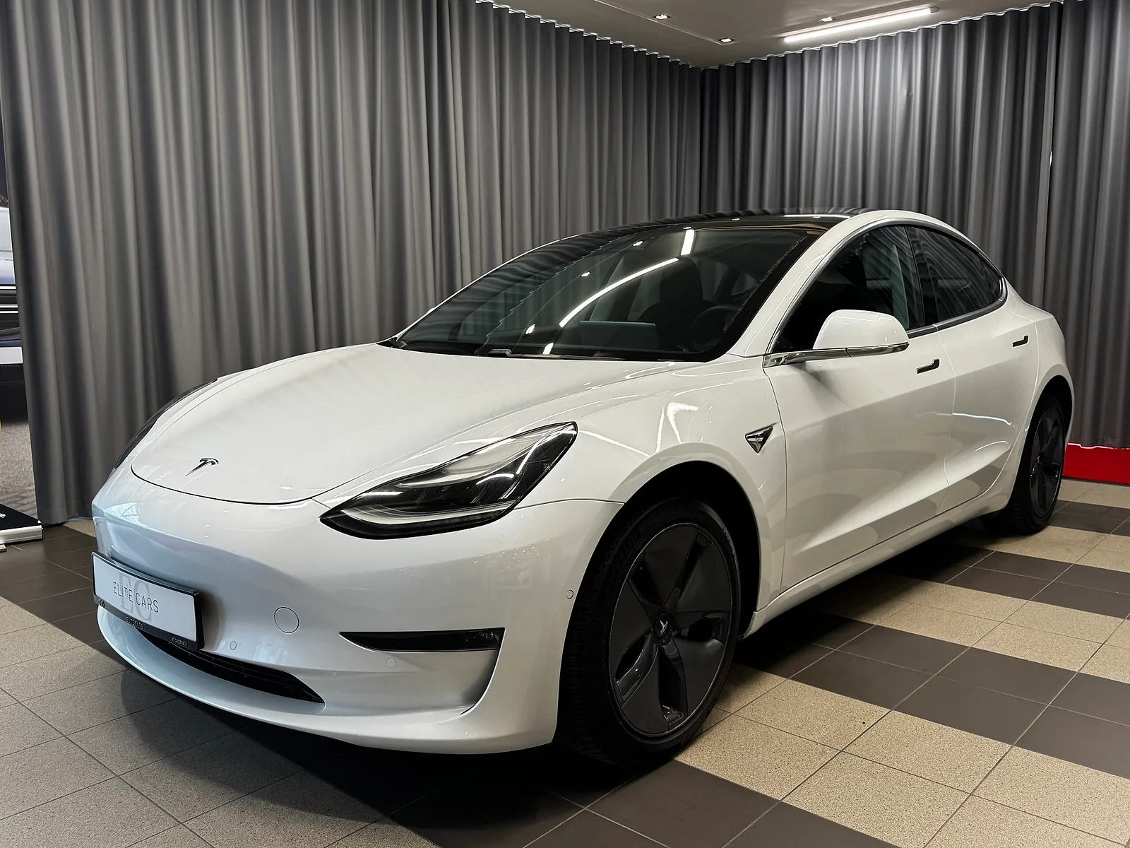 Tesla Model 3, 2019. gads
