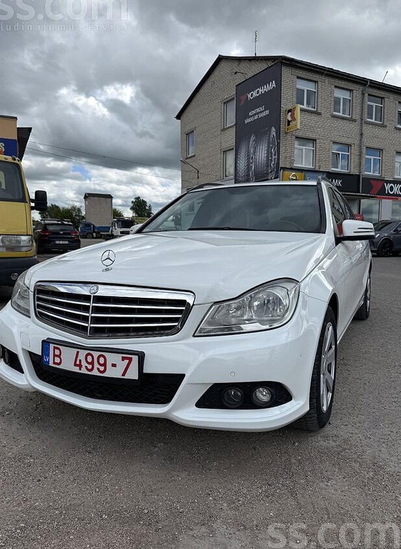 Mercedes-Benz C180, 2013. gads