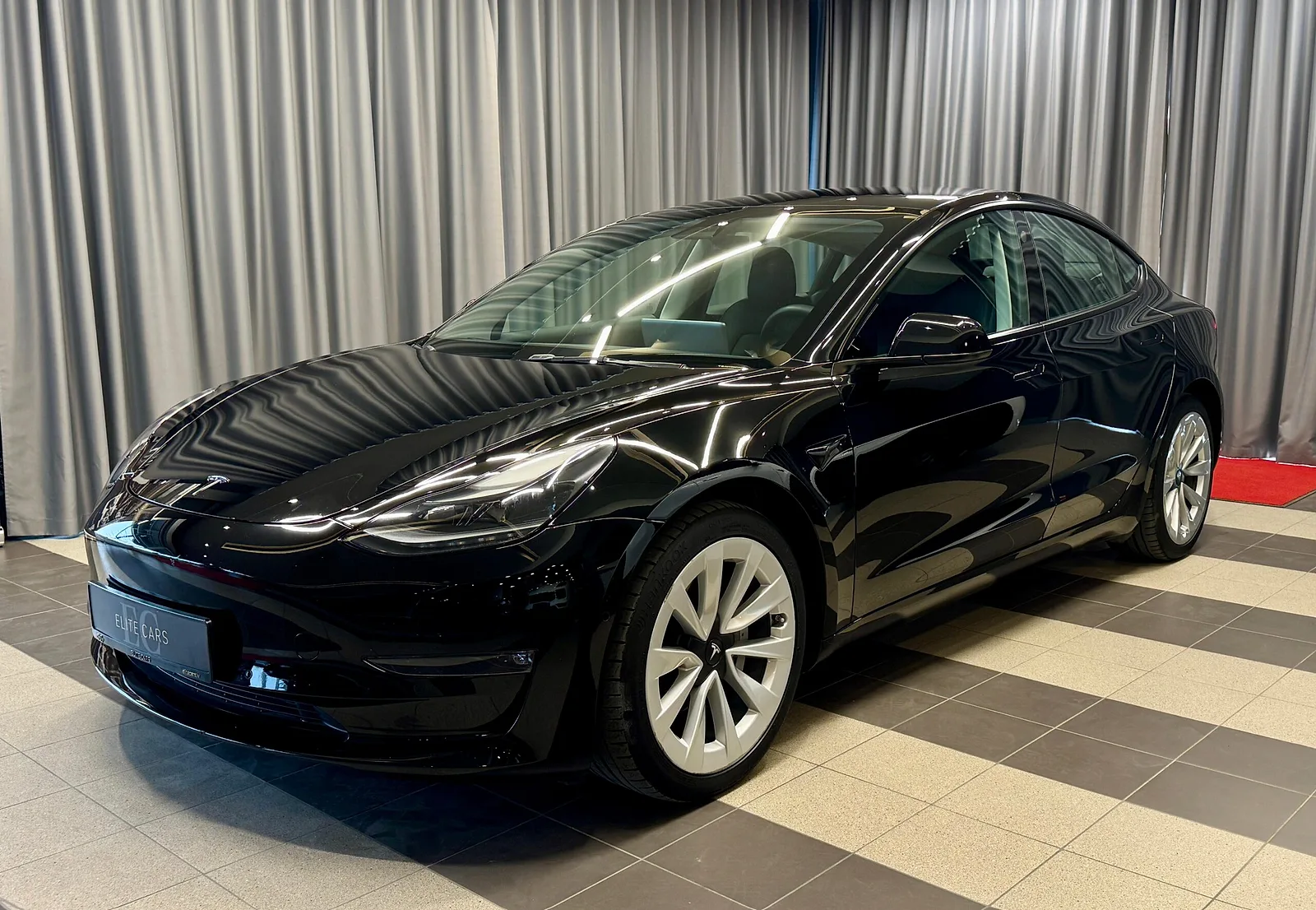 Tesla Model 3, 2021. gads