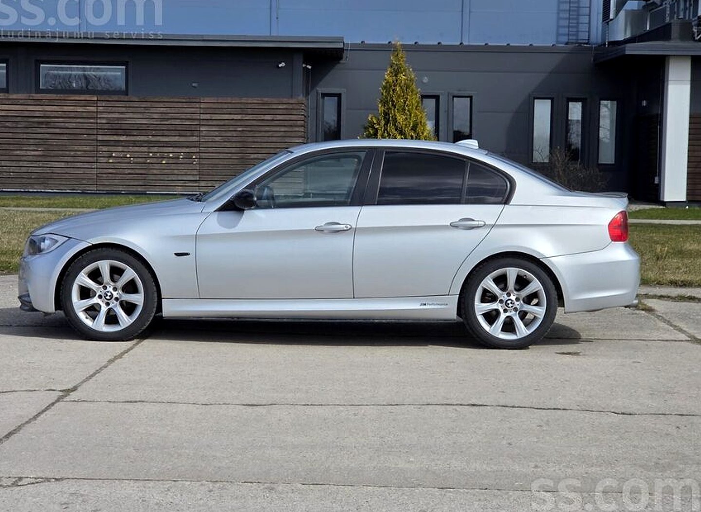 BMW 320 — foto 6