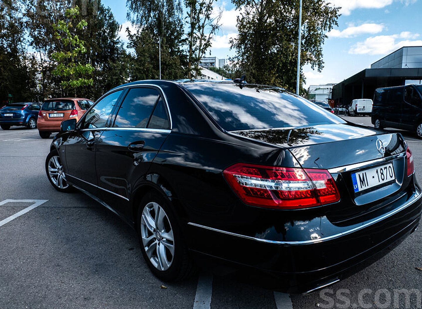 Mercedes-Benz E350 — foto 2