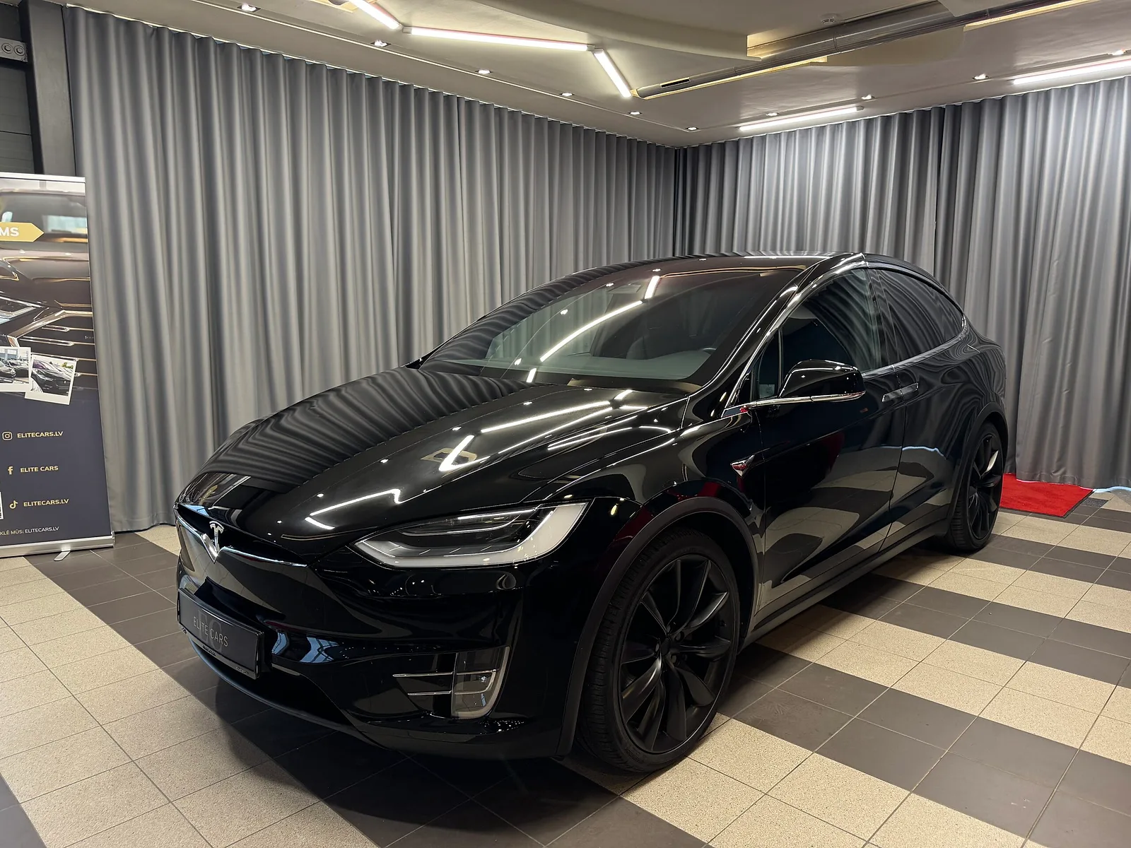 Tesla Model X, 2018. gads