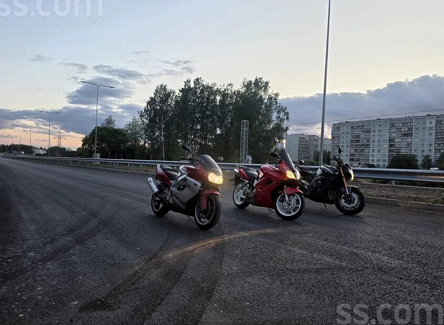 Yamaha Yzf1000R, 2001. gads